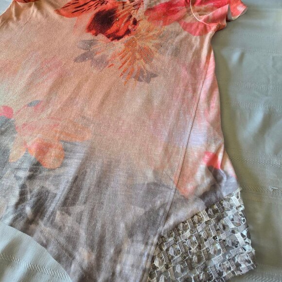 Size Medium (8/10) Time & Tru Brightly Colored V-Neck Short Sleeve Sequined Pull - Picture 5 of 10